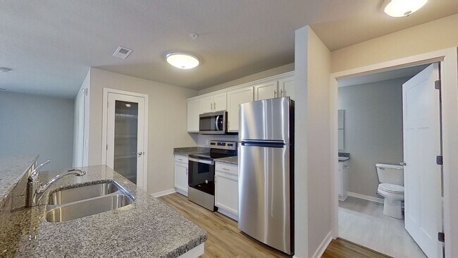 Building Photo - Like New Condo Style Lower 1 Bedroom 1 Bathroom Apartment Available