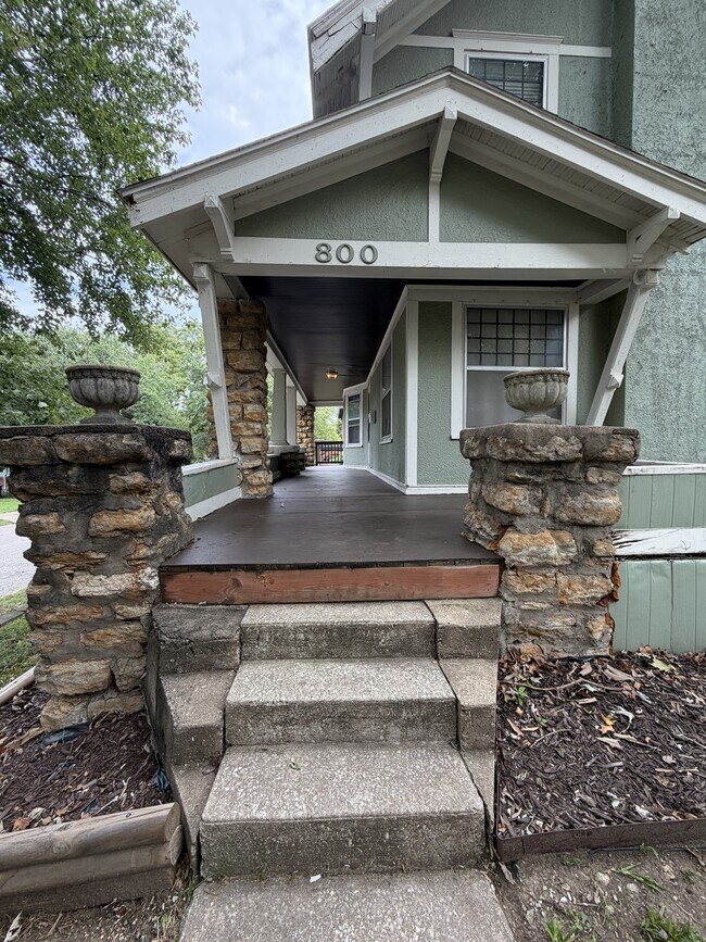 Building Photo - 800 E 41st St