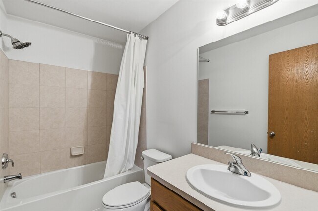 Building Photo - 1304 Riversedge Dr