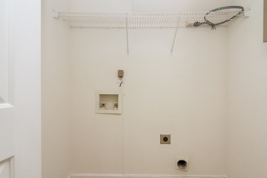 Building Photo - 1028 Jordans Pond Ln