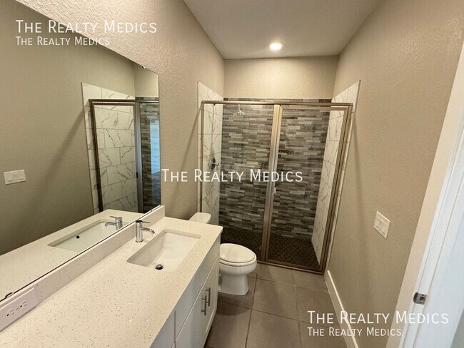 Building Photo - 211 Bedford Dr