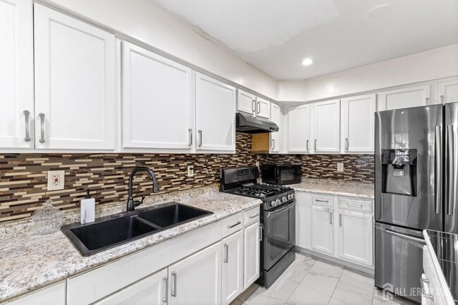 Building Photo - 155 Salem Rd