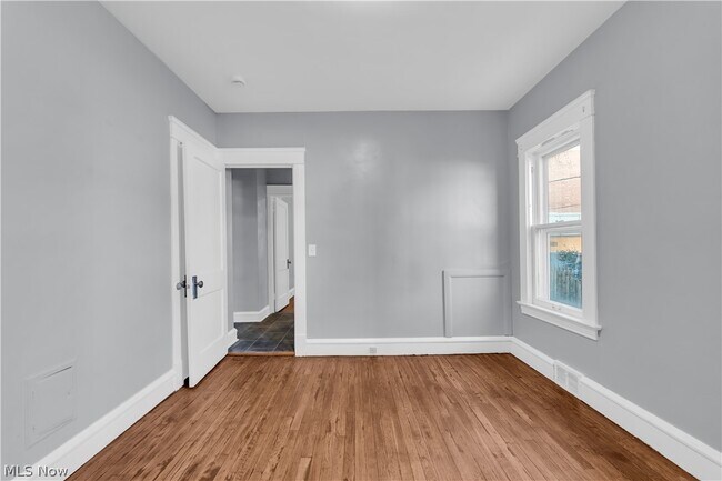 Building Photo - 1239 W 115th St