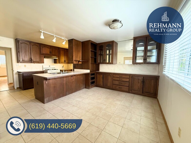 Building Photo - 4235 Kendall St