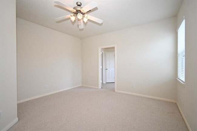 Building Photo - 13330 Vineyard Falls Dr