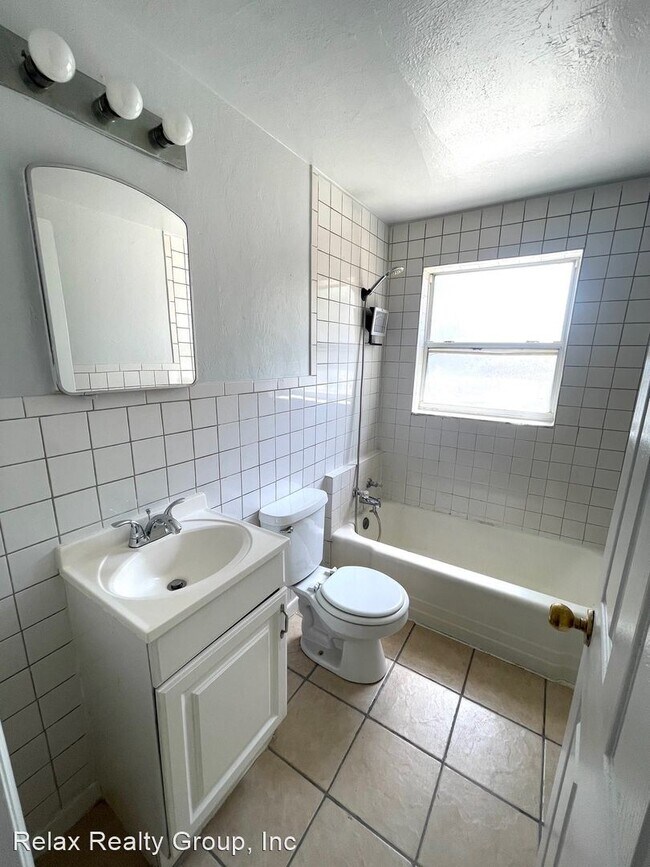 Building Photo - 1 br, 1 bath House - 1732 32nd Ave E