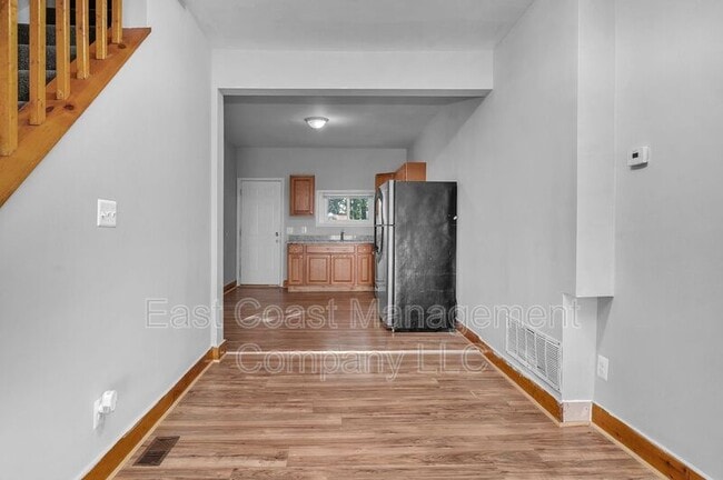 Building Photo - 425 N Curley St