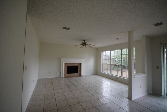 Building Photo - 3106 Rimrock Dr