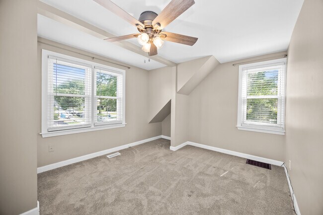Building Photo - 548 Prairie Ave