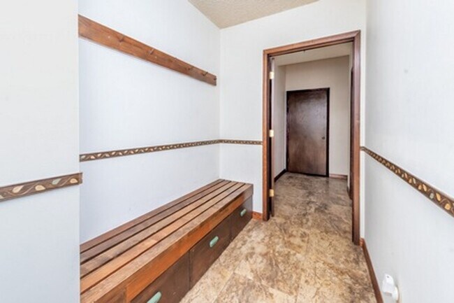 Building Photo - 1004 Potlatch Cir