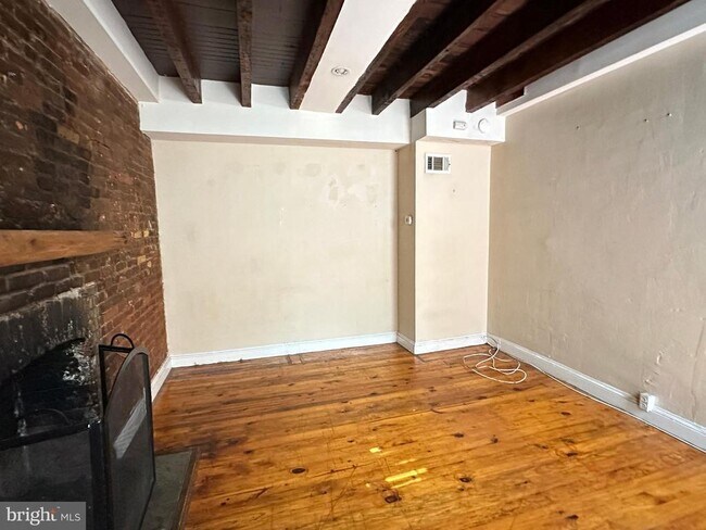 Building Photo - 623 S American St