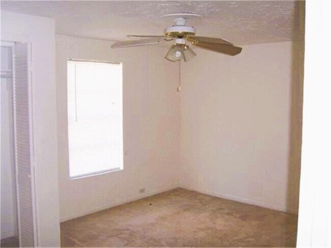 Building Photo - 1833 Oriole Dr