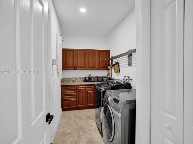Building Photo - 14321 Jockey Cir