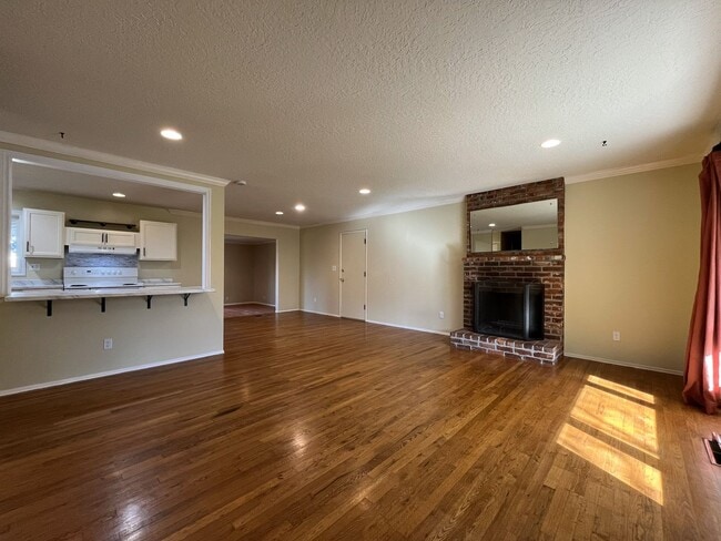 Building Photo - Classic Comfort: 3-Bed, 1.5-Bath Home with Covered Patio & Deck