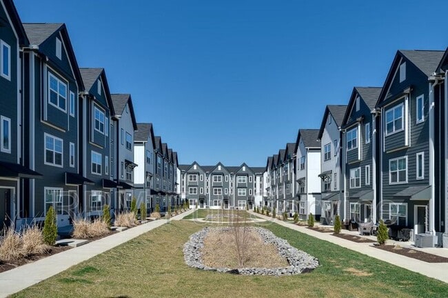 Building Photo - 706 N Dupont Ave