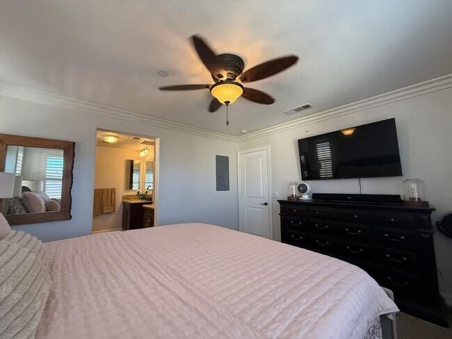 Building Photo - Tri-level 3-bedroom 3-bathroom townhouse located in Chula Vista, CA