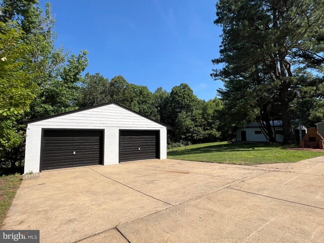 Building Photo - 9872 Red Hill Rd