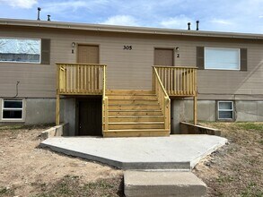 Building Photo - Affordable Apartment - Close to Fort Riley