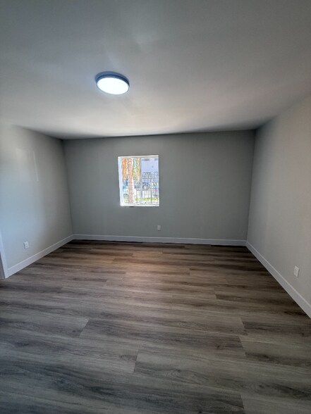 Building Photo - 1443 W 105th St