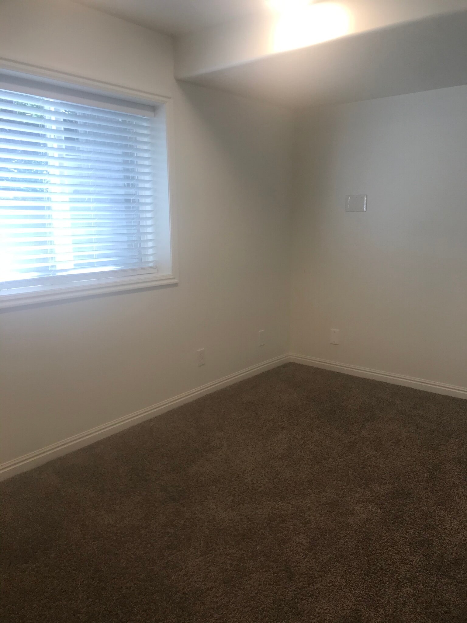 Bedroom - 587 HILLSIDE DR