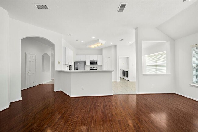 Building Photo - 83 Hidden Meadow Dr