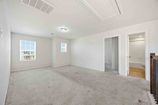 Building Photo - 2402 Mount Dana Dr