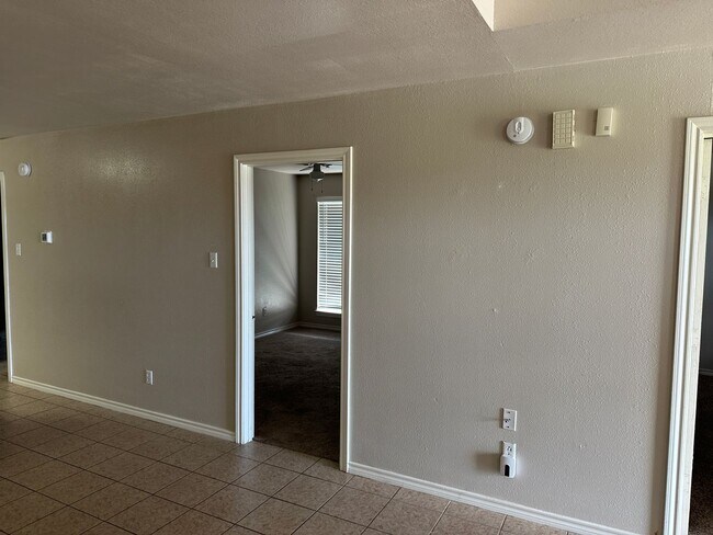 Building Photo - College Station - 3 bedroom/2 bath Duplex ...