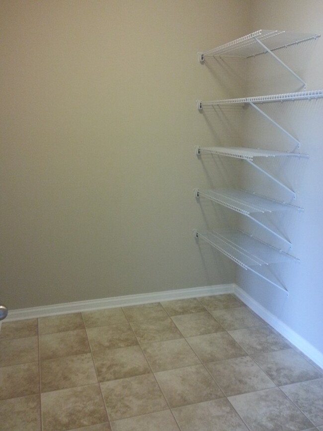 Building Photo - 5514 Goldenrod Ln