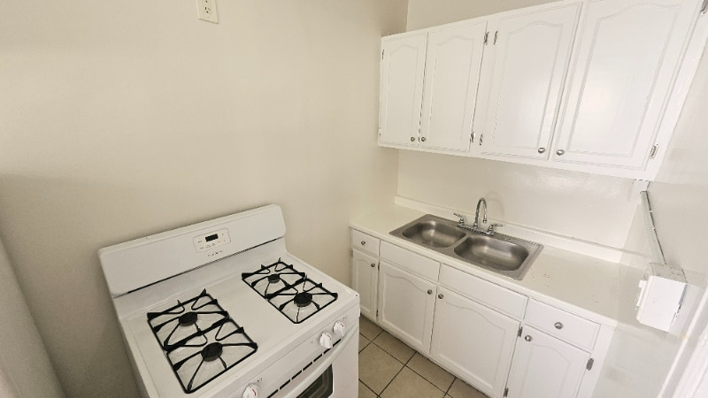 Building Photo - 727 S Coronado St