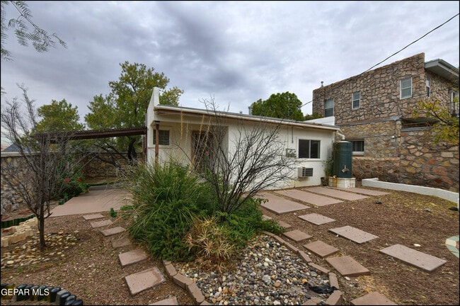 Building Photo - 1100 Kelly Way