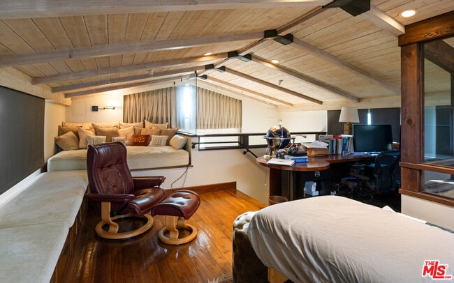 Building Photo - 964 Palisades Beach Rd