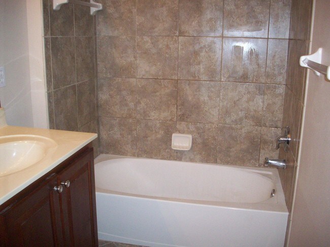 Building Photo - 1964 Providence Pl