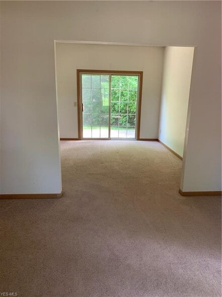 Large Dining room - 1230 Field St NW