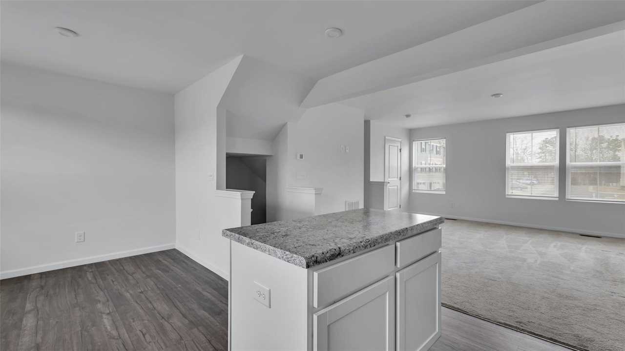 Building Photo - 992 Rushing Ln