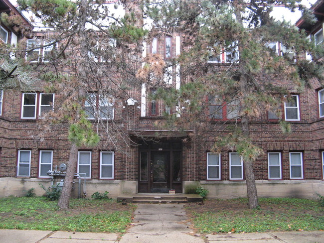 Cantona Court - Cantona Court Apartments