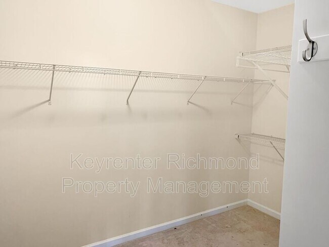 Building Photo - 910 Westwood Village Way