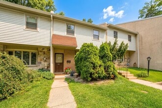 Building Photo - 403 Woodside Cir