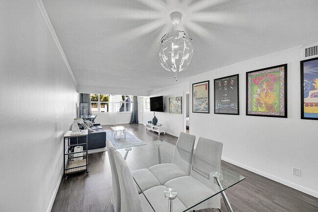 Building Photo - 2920 SW 22nd Ave