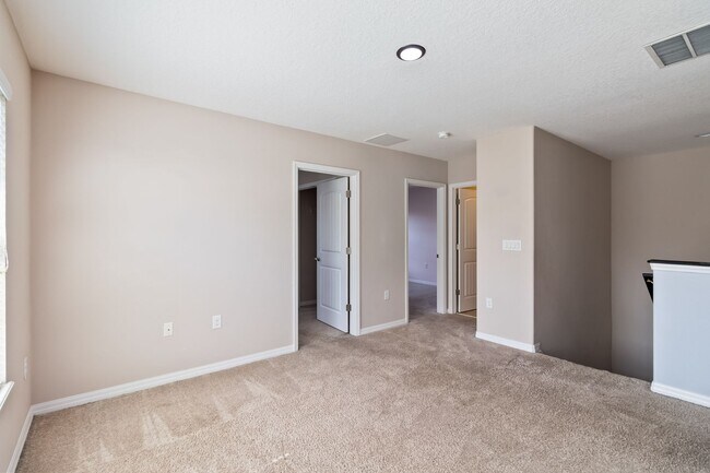 Building Photo - Beautiful 4/2.5 Townhome For Rent in Harmony