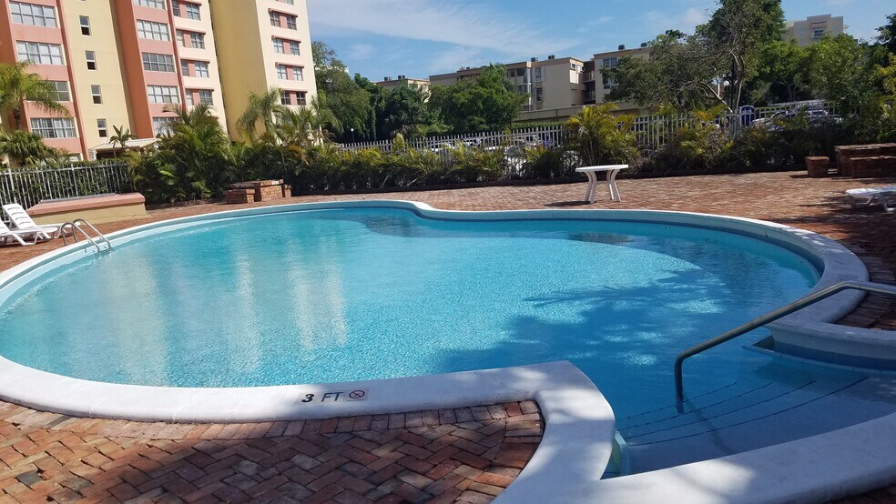 Pool 1 - 9143 SW 77th Ave