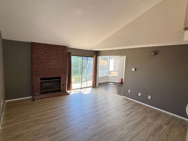 Building Photo - "Charming 3-Bed Home with Fireplace & Pool...