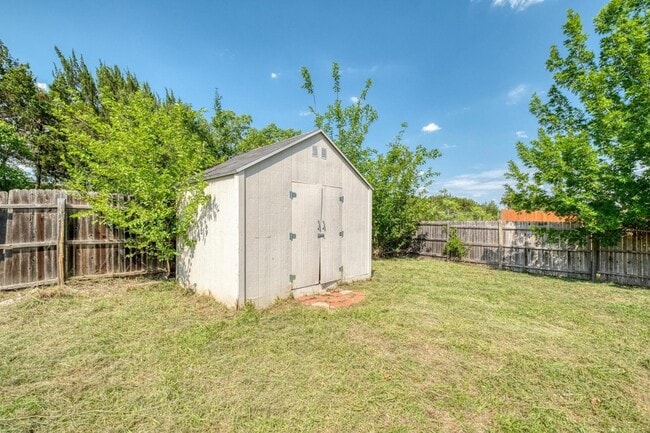 Building Photo - 9104 China Rose Dr