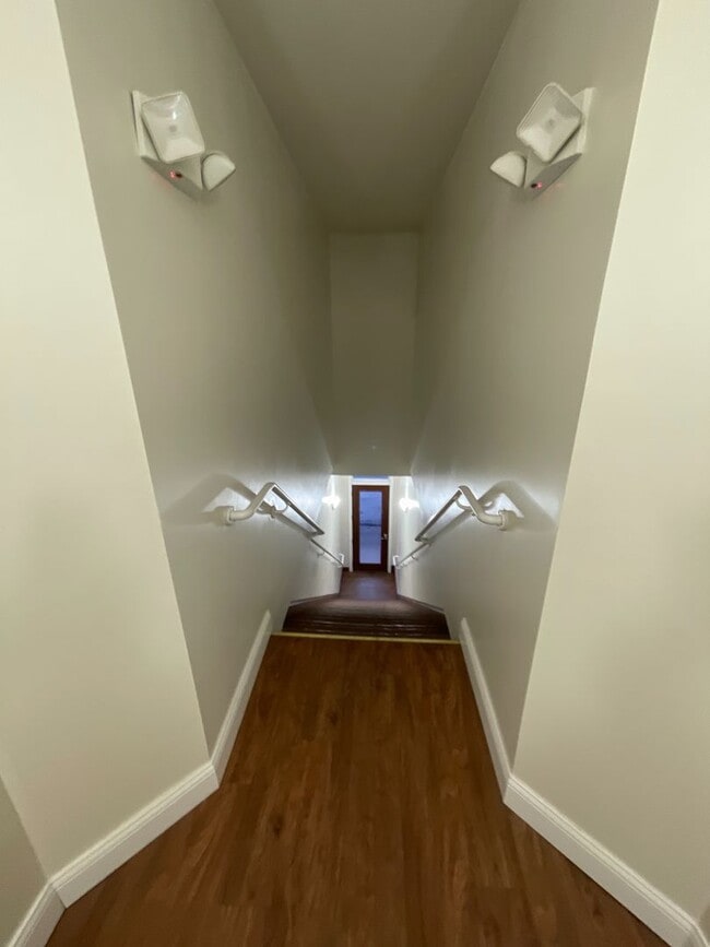 Building Photo - 3 large bedrooms with large closets & 2 fu...
