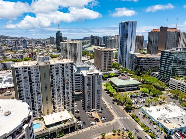 Building Photo - Coty Tower 703