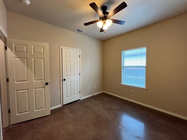 Building Photo - Luxury 3/2 Duplex in NBTX