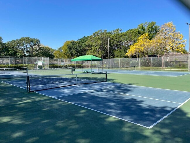 Building Photo - 1424 14th Terrace