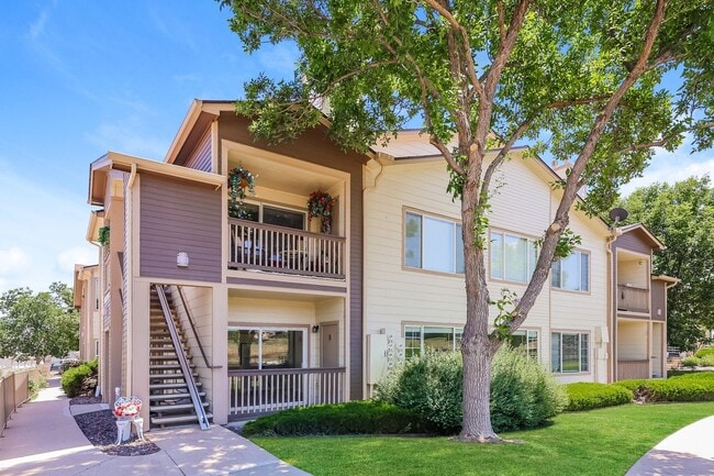 Building Photo - SW Littleton 3BR / 2BA Ground-Level Condo with Park Views!
