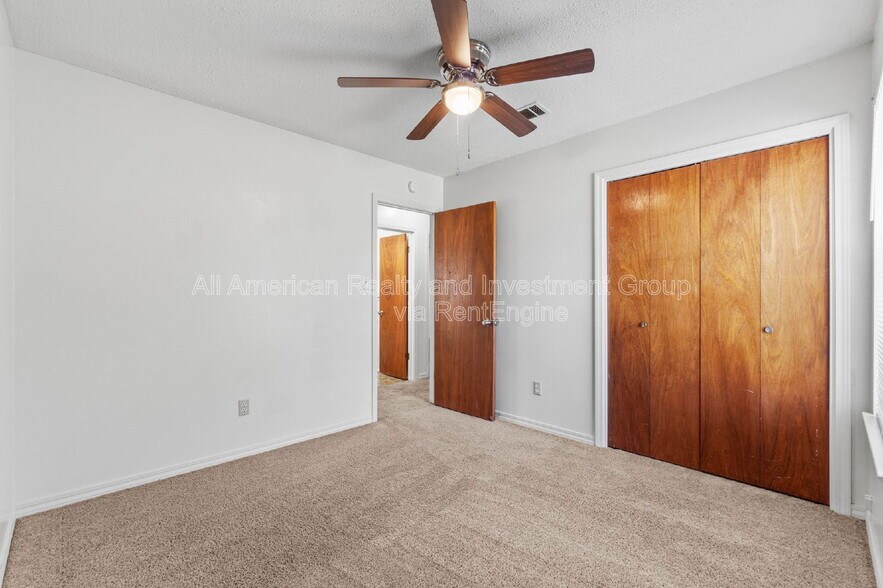 Building Photo - 1925 Estival St