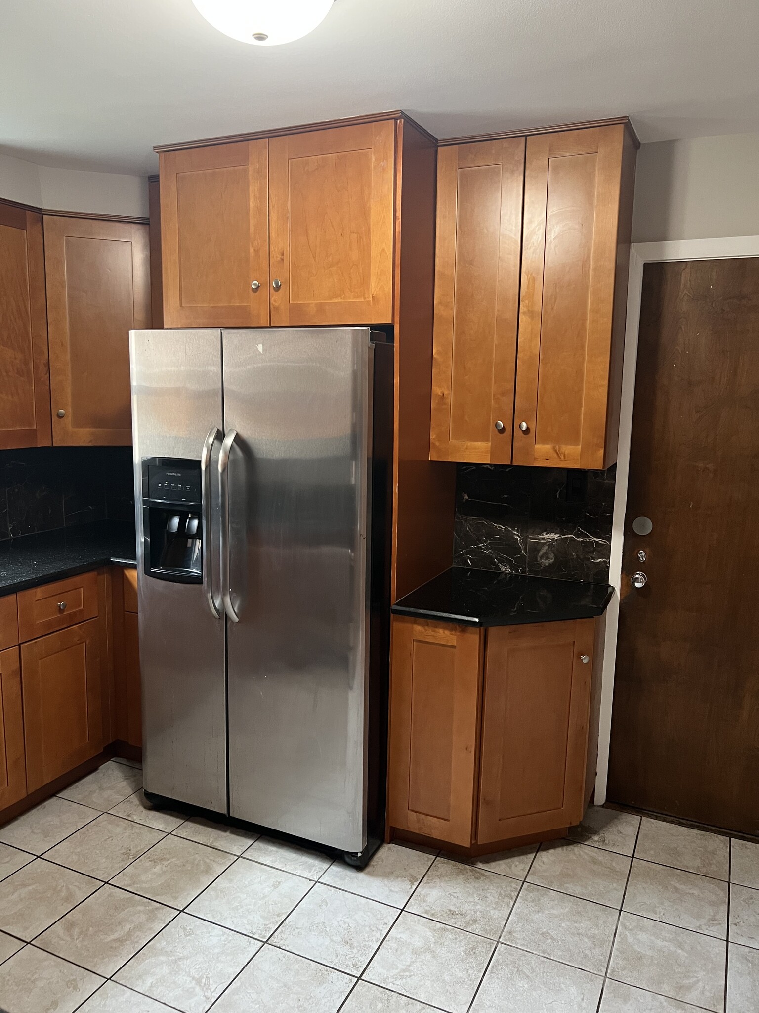 Building Photo - 1050 W Touhy Ave