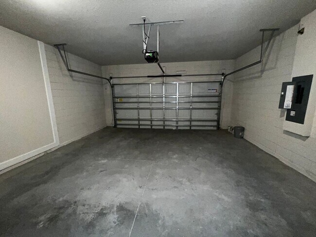 Building Photo - Stunning 5 bedroom 3 bath Winter Haven Home near Lego Land!